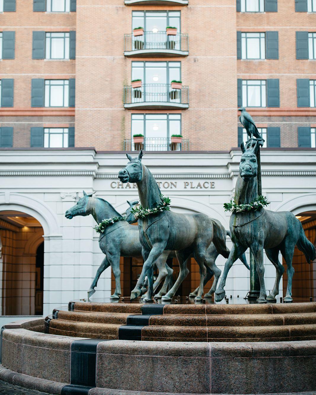 3 horse statue