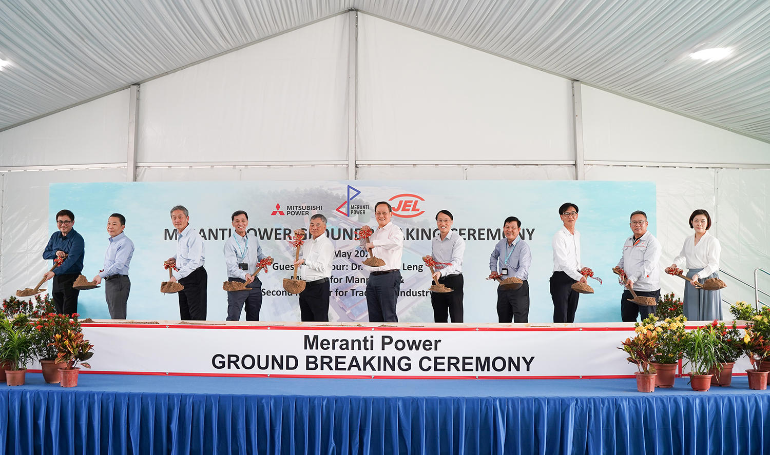 Takao Tsukui, EVP, Mitsubishi Power (third from left) and Akihiro Ondo, CEO and MD, Mitsubishi Power Asia Pacific (second from left) at the Groundbreaking Ceremony of Meranti Power's first-ever power plant along with Minister for Manpower & Second Minister for Trade and Industry Dr Tan See Leng (center), Richard Lim, Chairman of EMA (fifth from left) and Ngiam Shih Chun, CE, EMA (fifth from right)